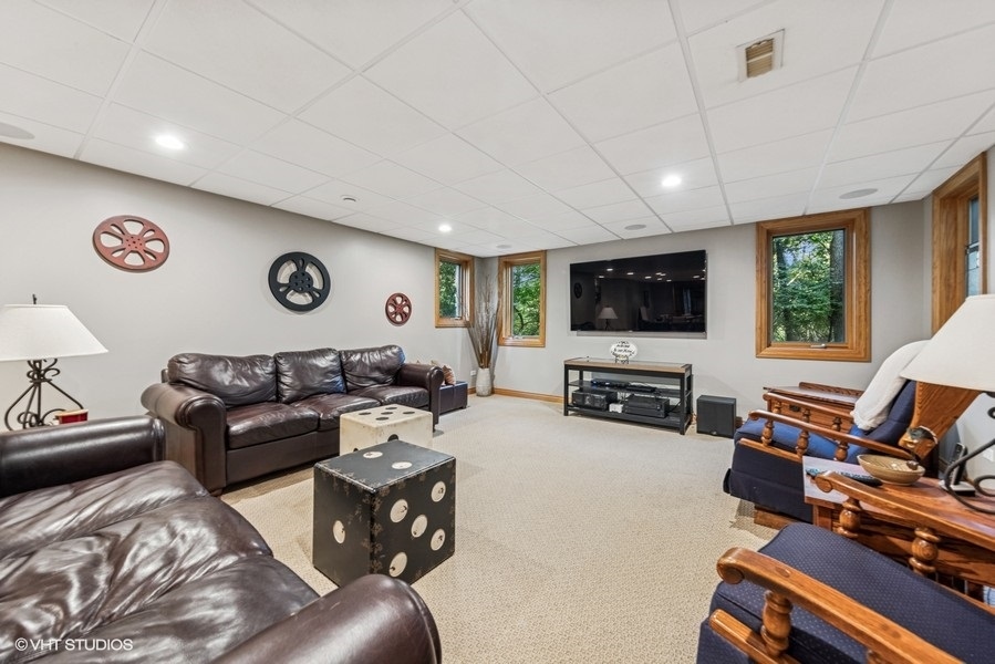 9032 Wolf Road, Willow Springs, IL 60480