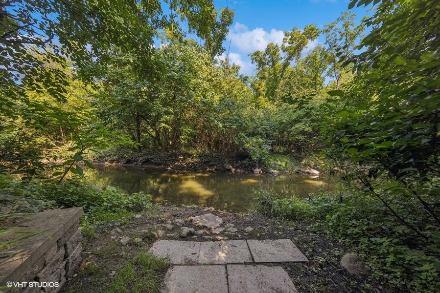 9032 Wolf Road, Willow Springs, IL 60480