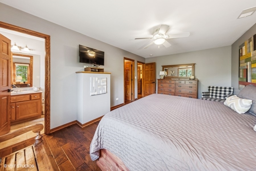 9032 Wolf Road, Willow Springs, IL 60480