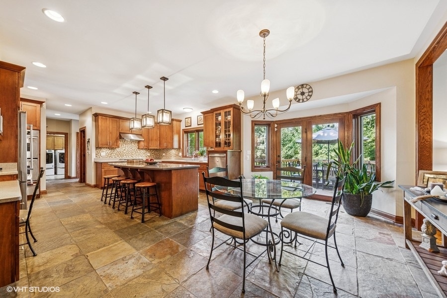 9032 Wolf Road, Willow Springs, IL 60480