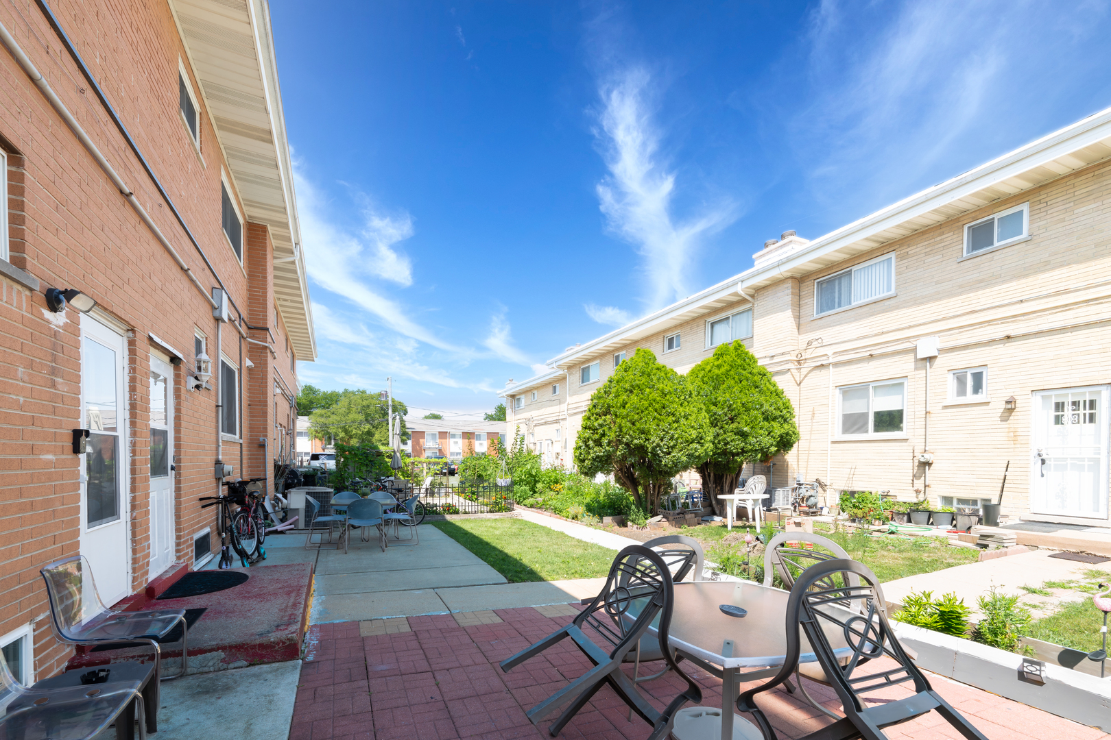 9664 LOIS Drive #A, Des Plaines, IL 60016