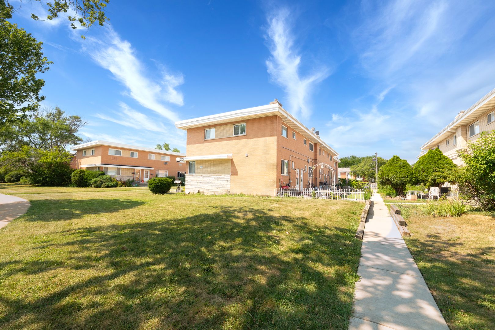9664 LOIS Drive #A, Des Plaines, IL 60016