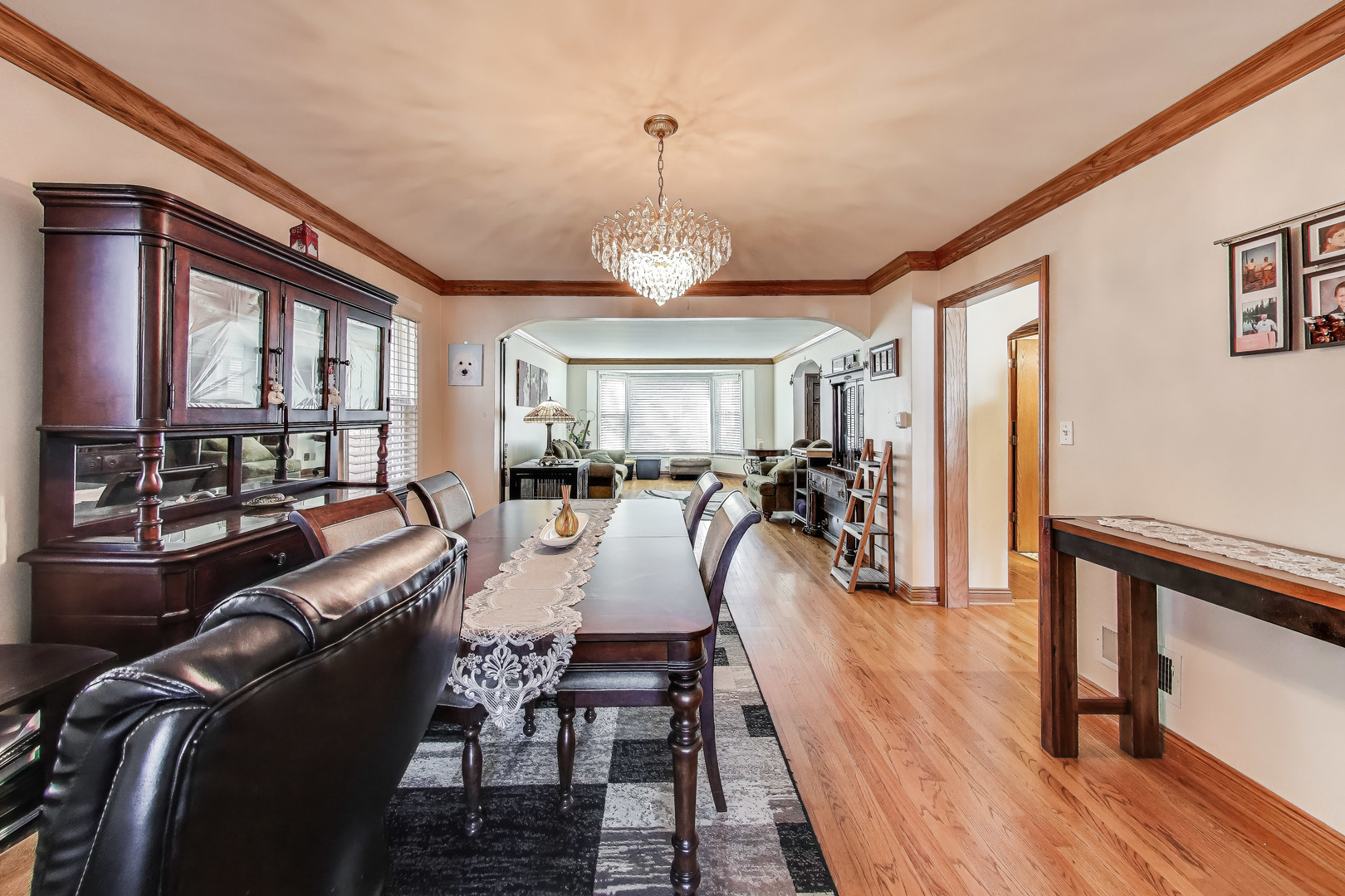 2936 W Jerome Avenue, Chicago, IL 60645