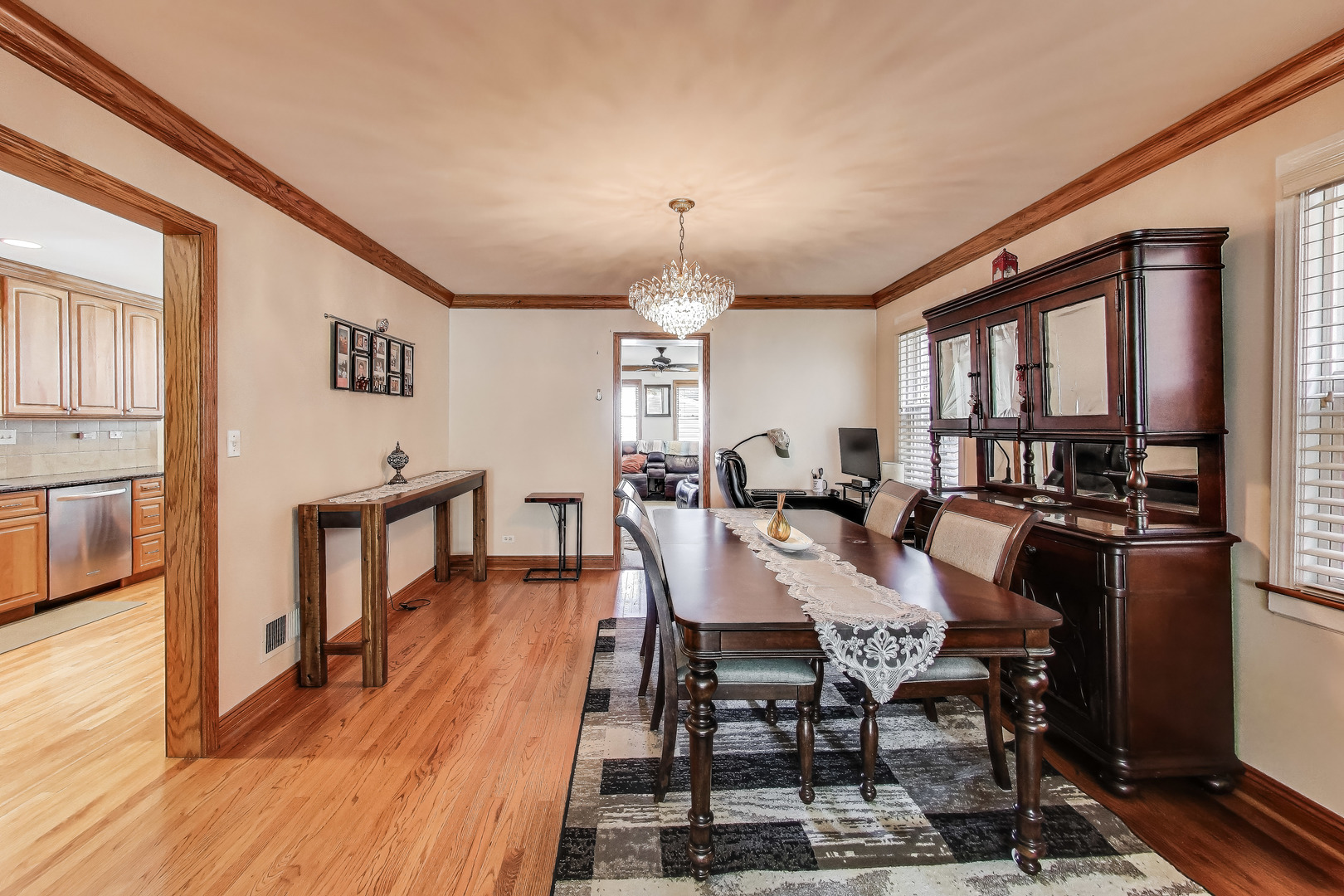 2936 W Jerome Avenue, Chicago, IL 60645