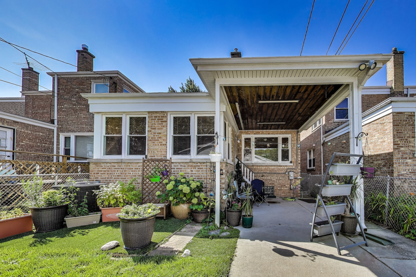 2936 W Jerome Avenue, Chicago, IL 60645