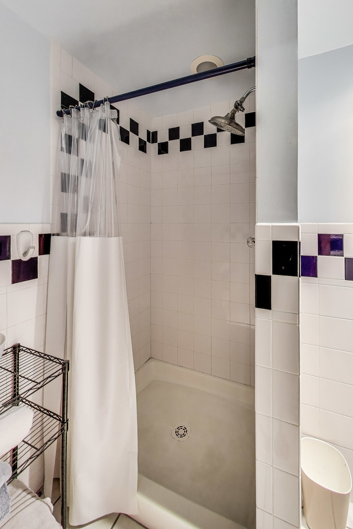 2936 W Jerome Avenue, Chicago, IL 60645