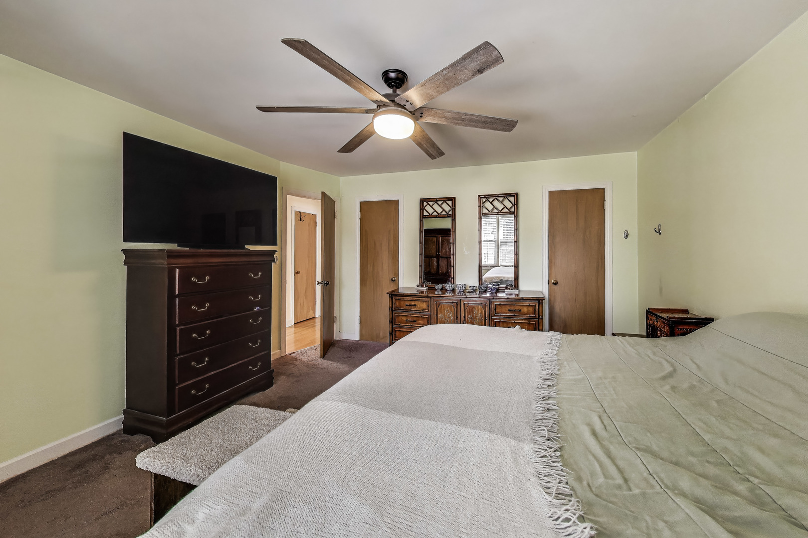 2936 W Jerome Avenue, Chicago, IL 60645