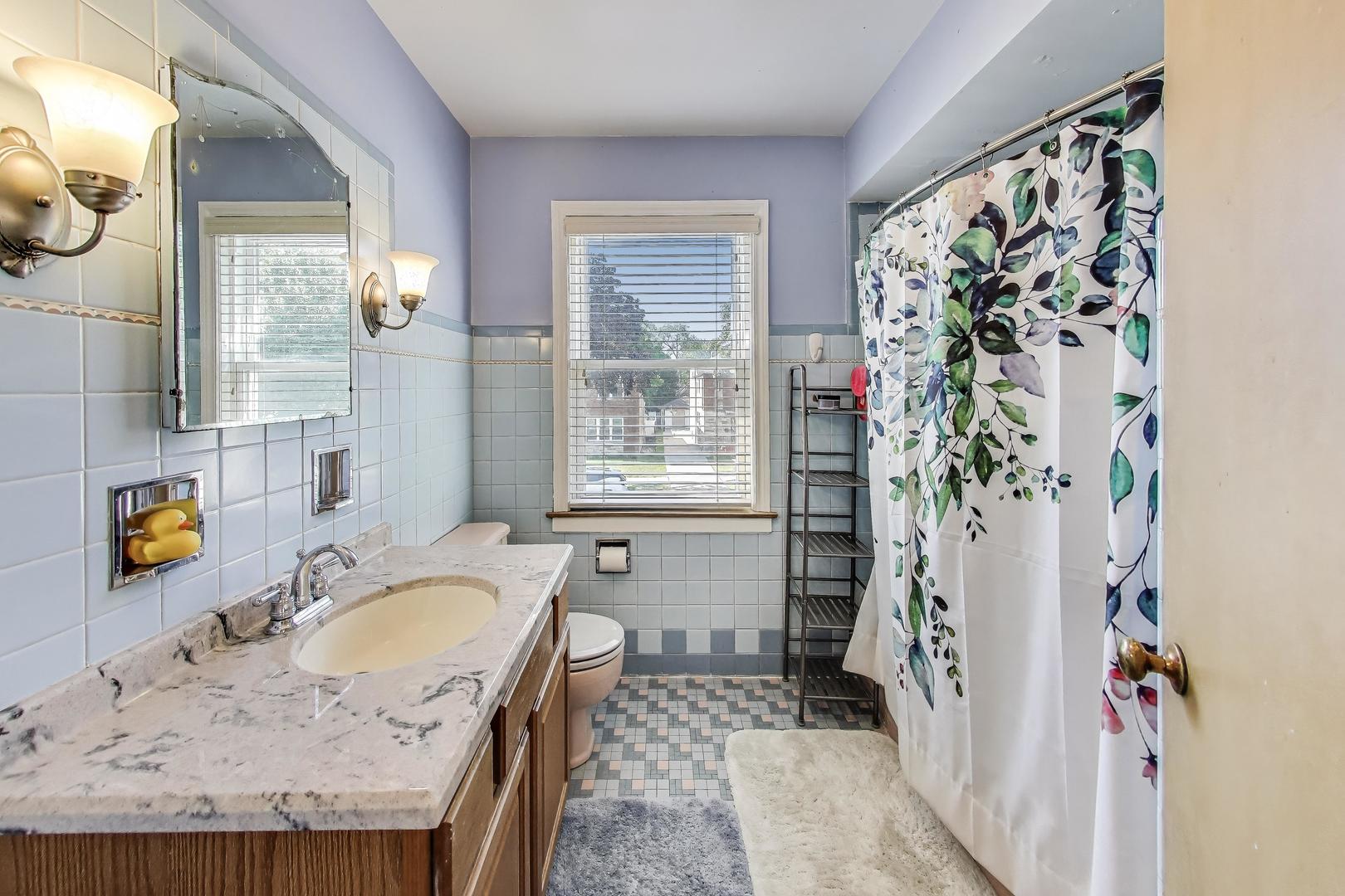2936 W Jerome Avenue, Chicago, IL 60645