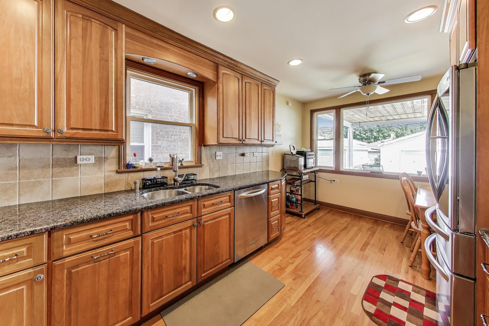 2936 W Jerome Avenue, Chicago, IL 60645