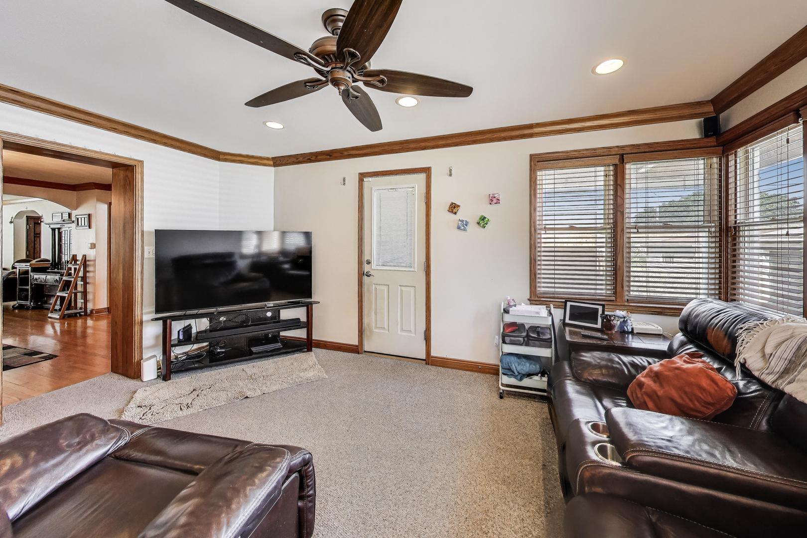 2936 W Jerome Avenue, Chicago, IL 60645