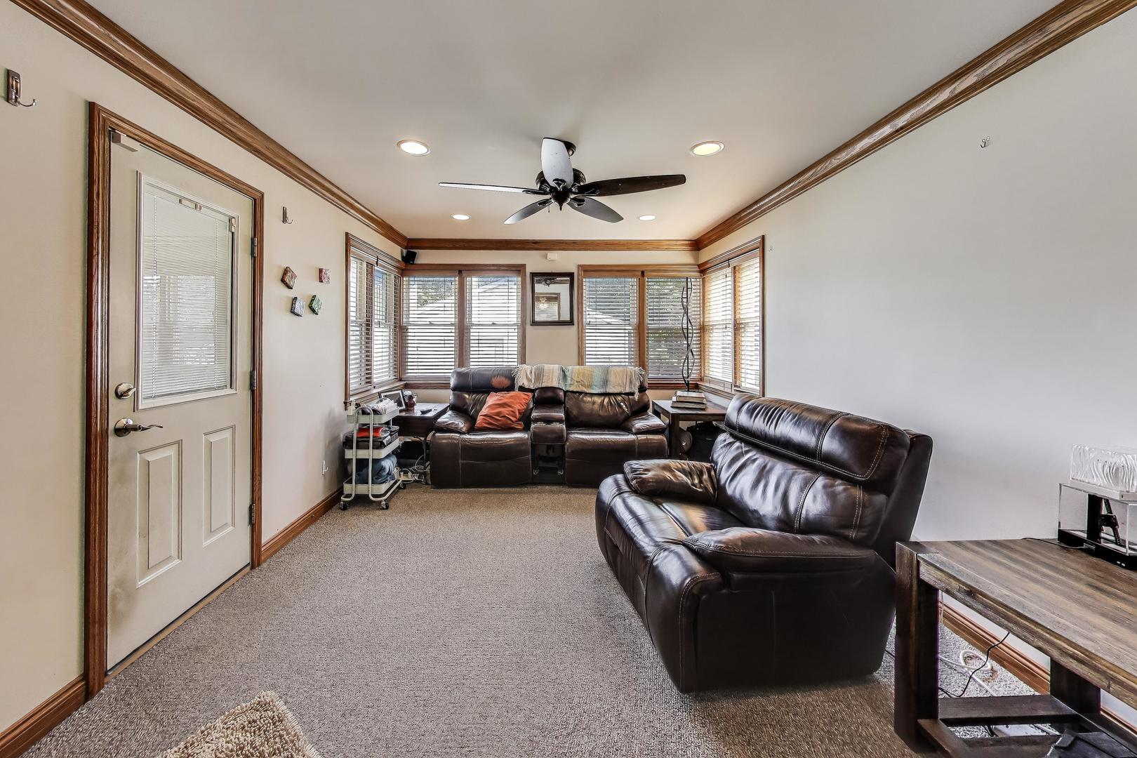 2936 W Jerome Avenue, Chicago, IL 60645