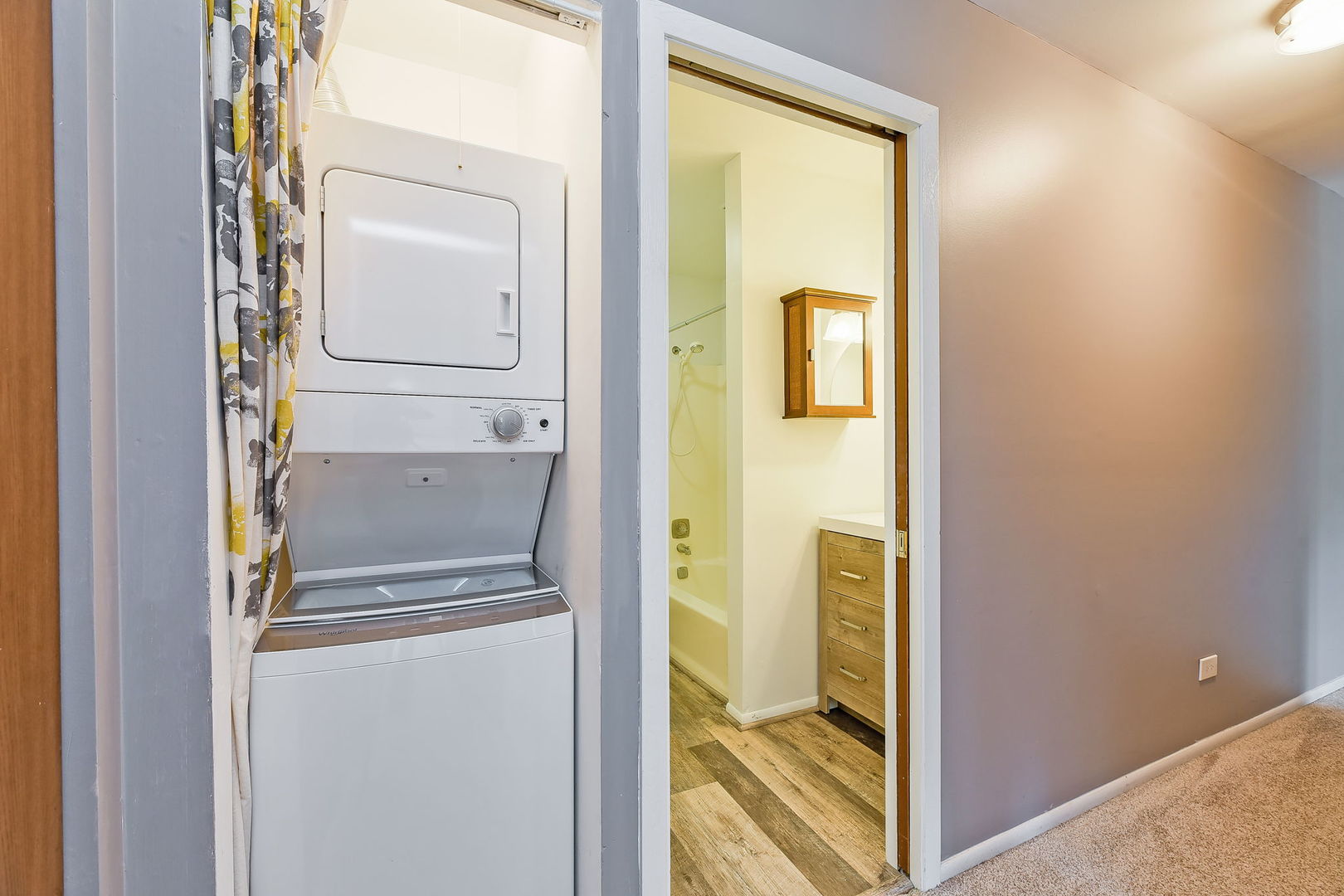 1464 Stonebridge Circle #E3, Wheaton, IL 60189