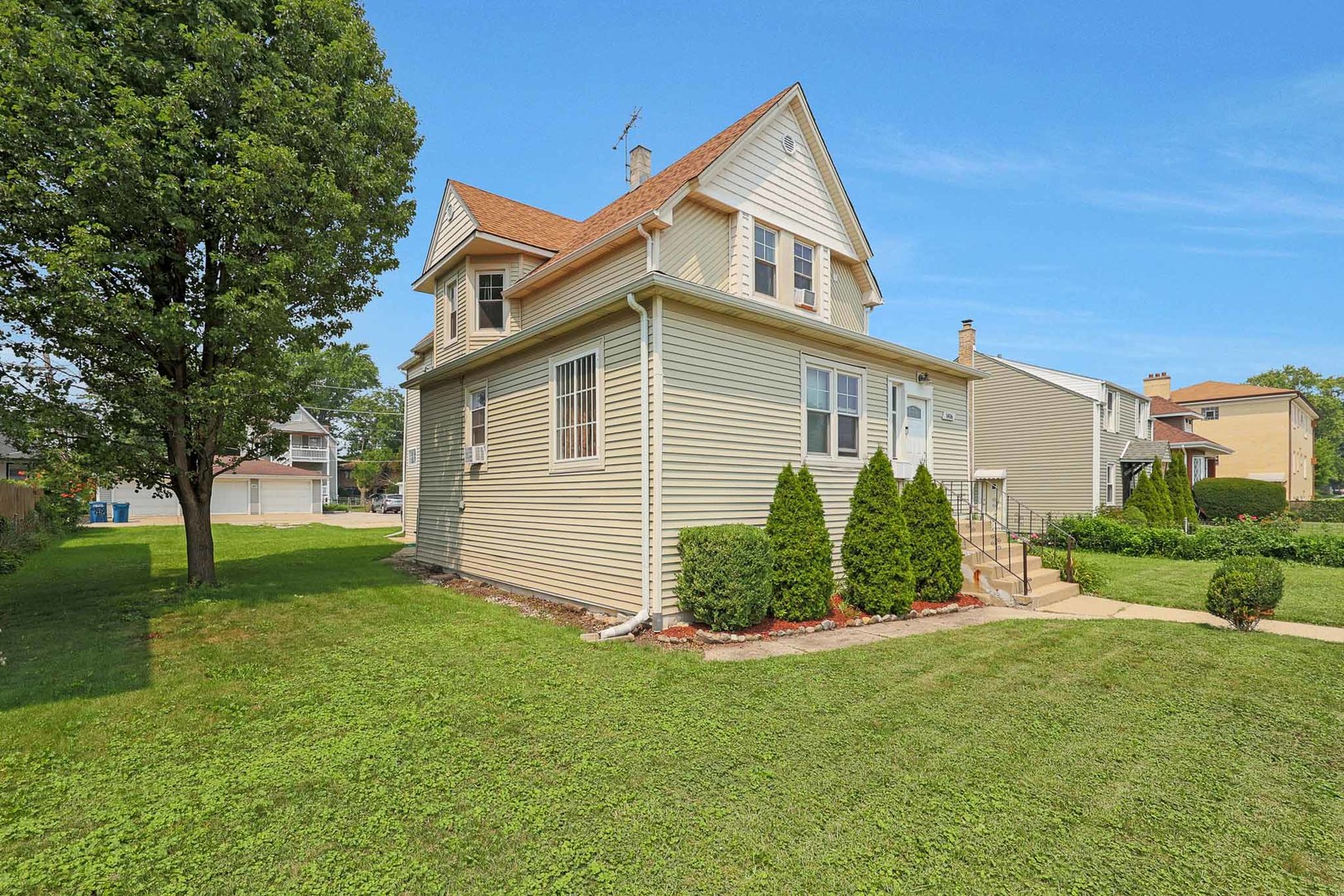 1406 N 17th Avenue, Melrose Park, IL 60160
