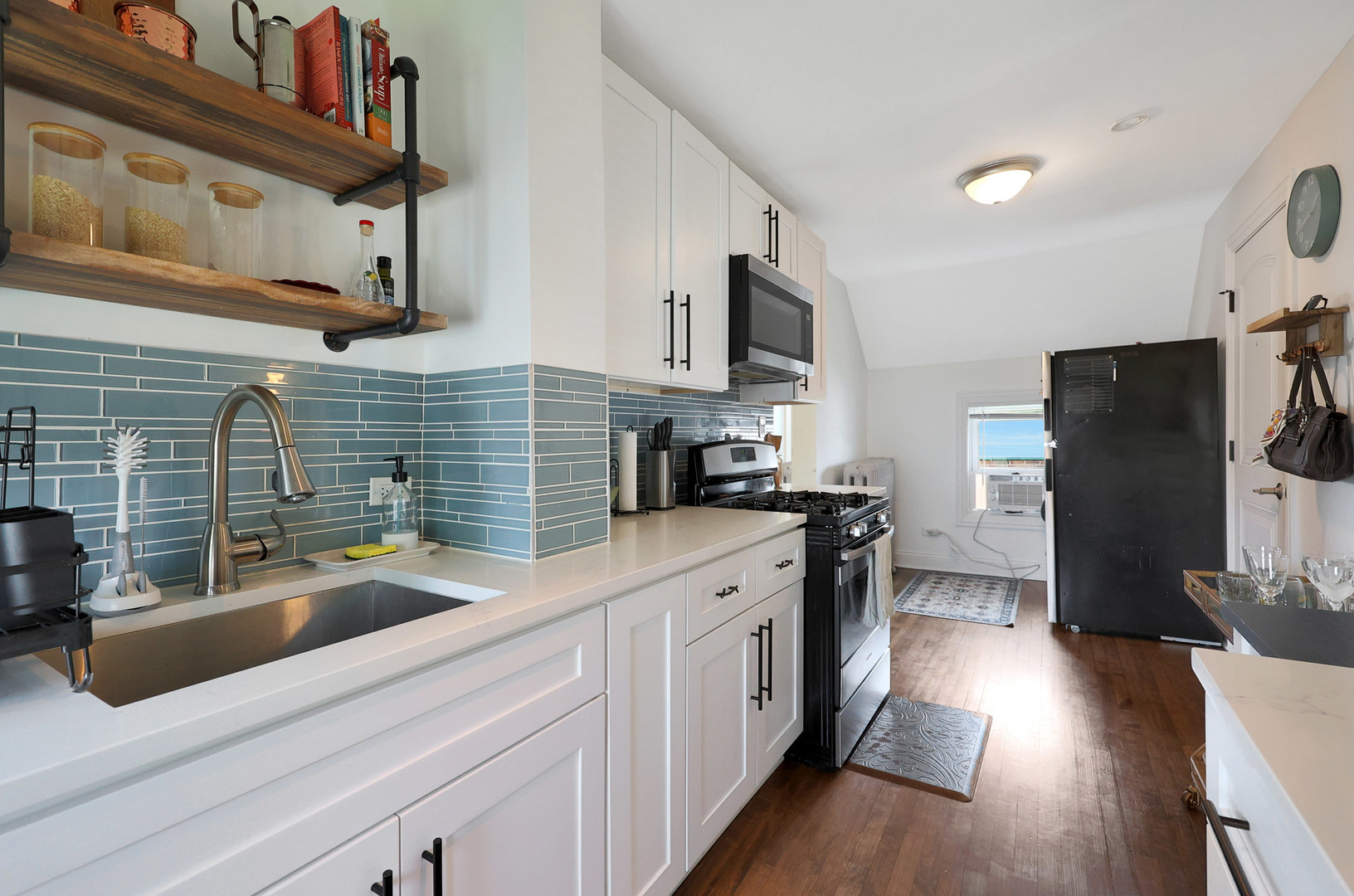 1406 N 17th Avenue, Melrose Park, IL 60160