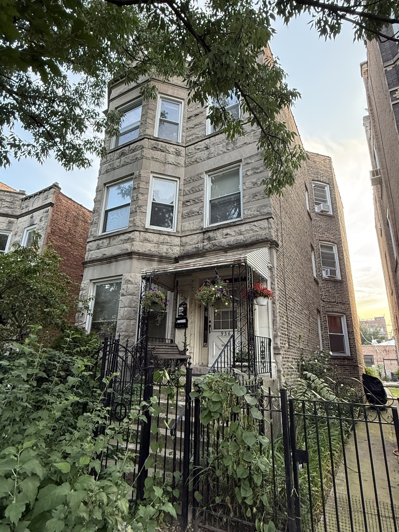936 N Fairfield Avenue, Chicago, IL 60622