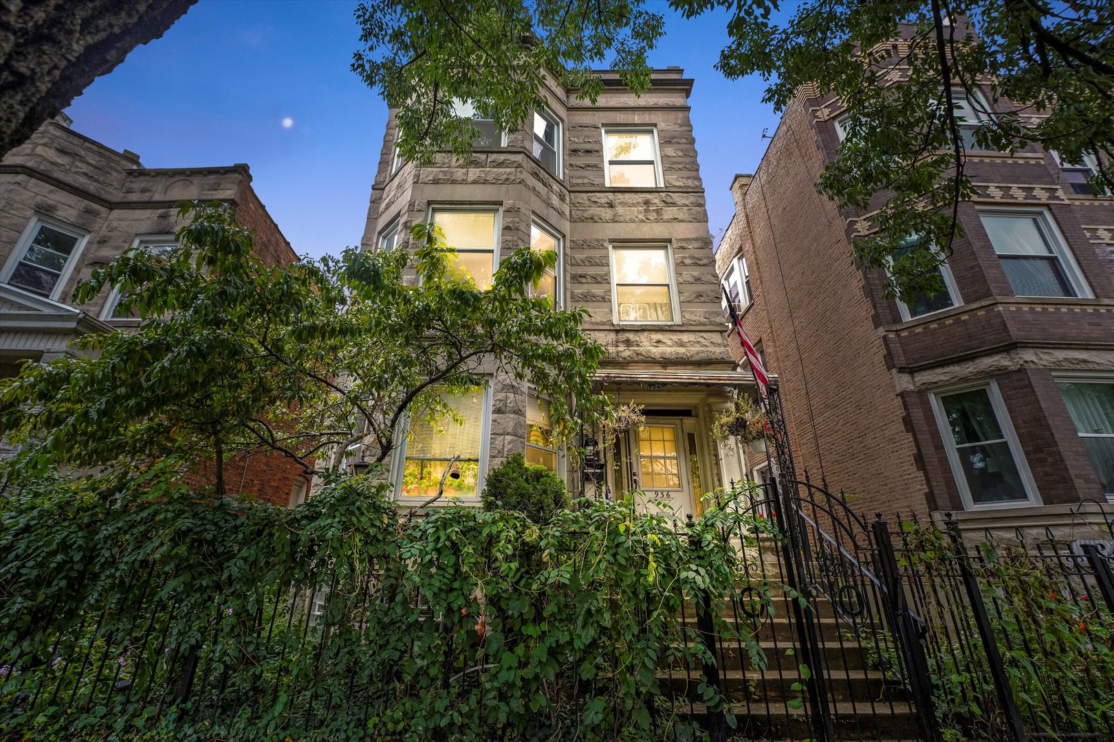 936 N Fairfield Avenue, Chicago, IL 60622