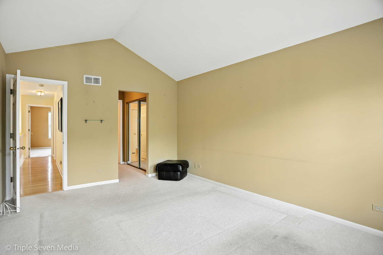 1956 N Silver Lake Road, Arlington Heights, IL 60004