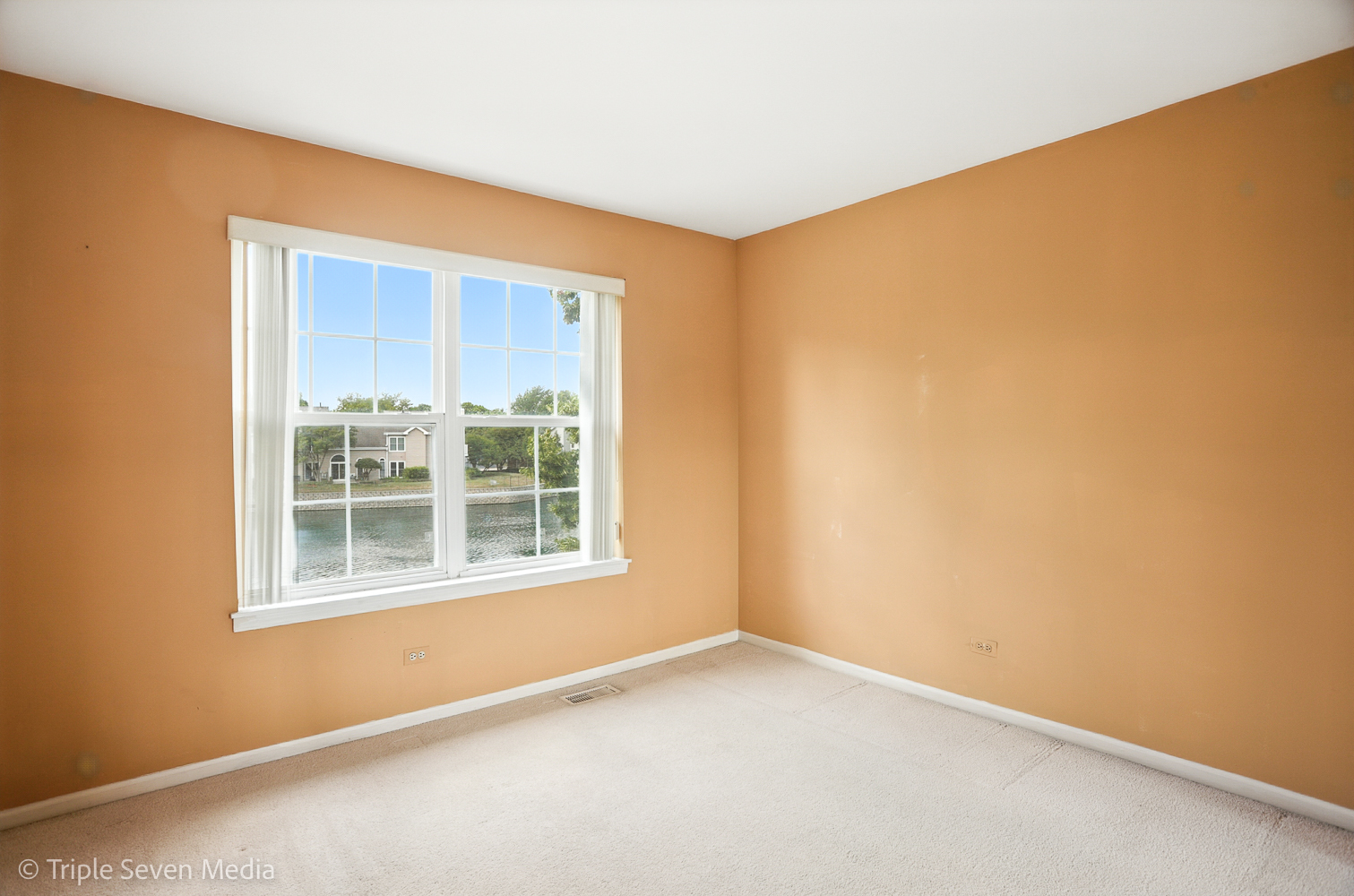 1956 N Silver Lake Road, Arlington Heights, IL 60004