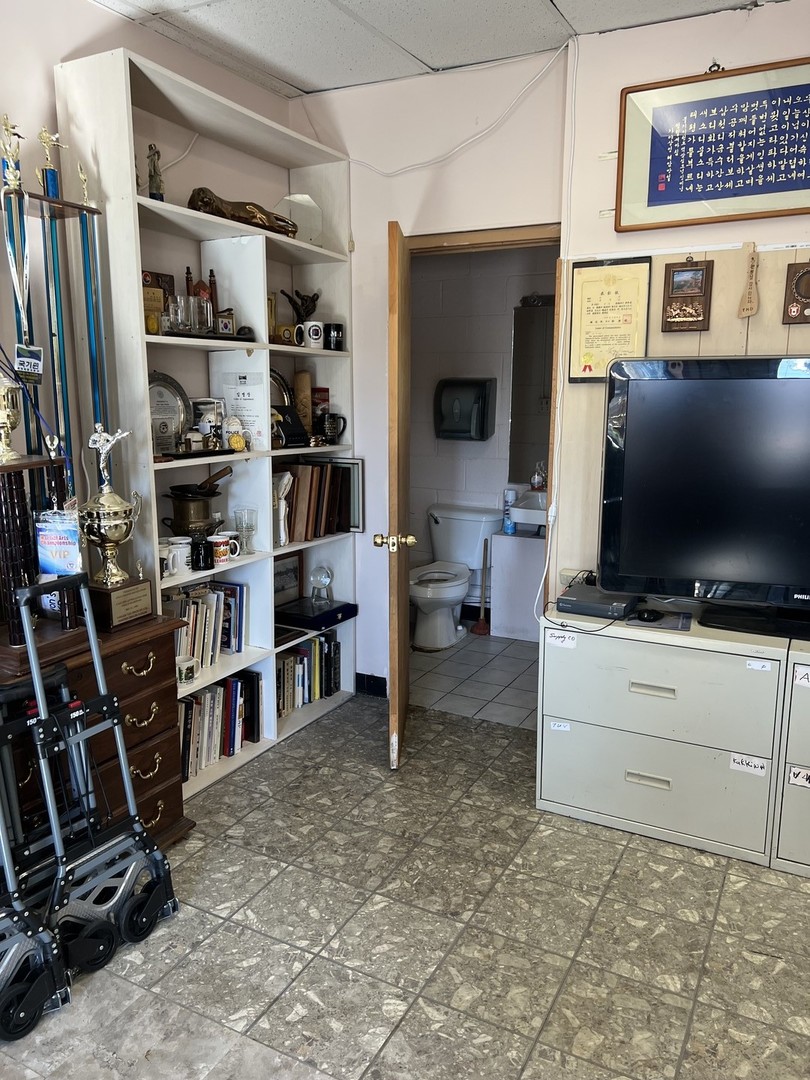 9954-9956 W Grand Avenue, Franklin Park, IL 60131