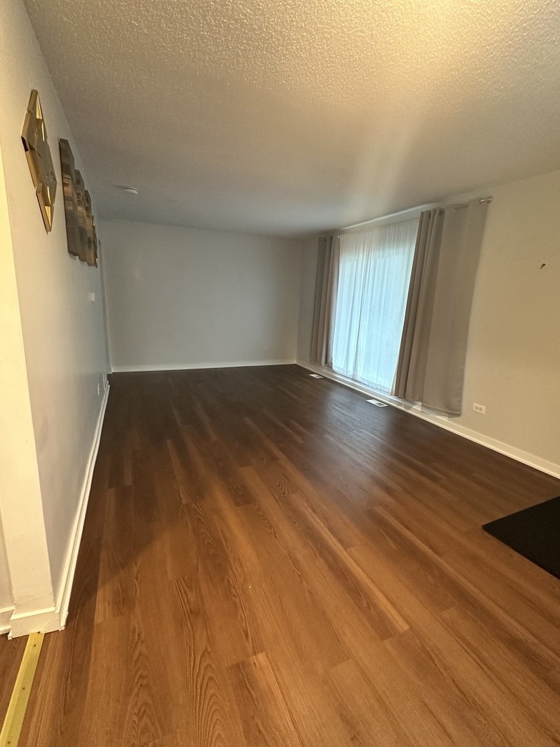 2613 N Lewis Avenue, Waukegan, IL 60087