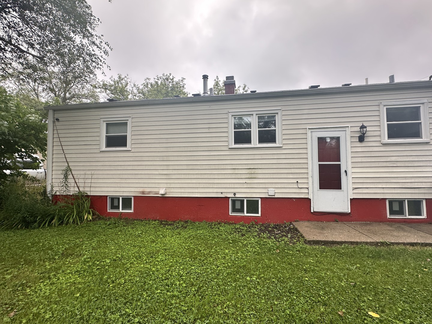2613 N Lewis Avenue, Waukegan, IL 60087