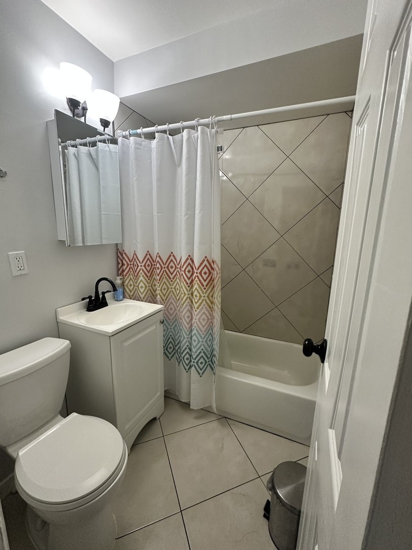 2613 N Lewis Avenue, Waukegan, IL 60087