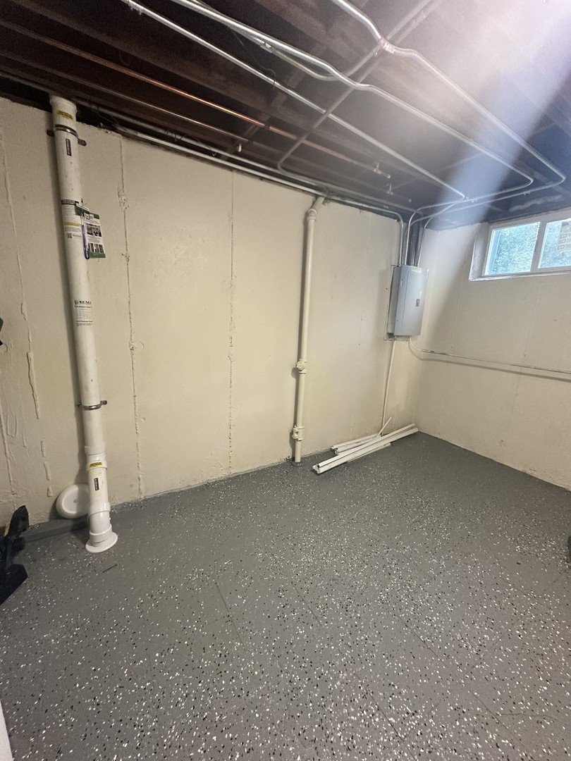 2613 N Lewis Avenue, Waukegan, IL 60087