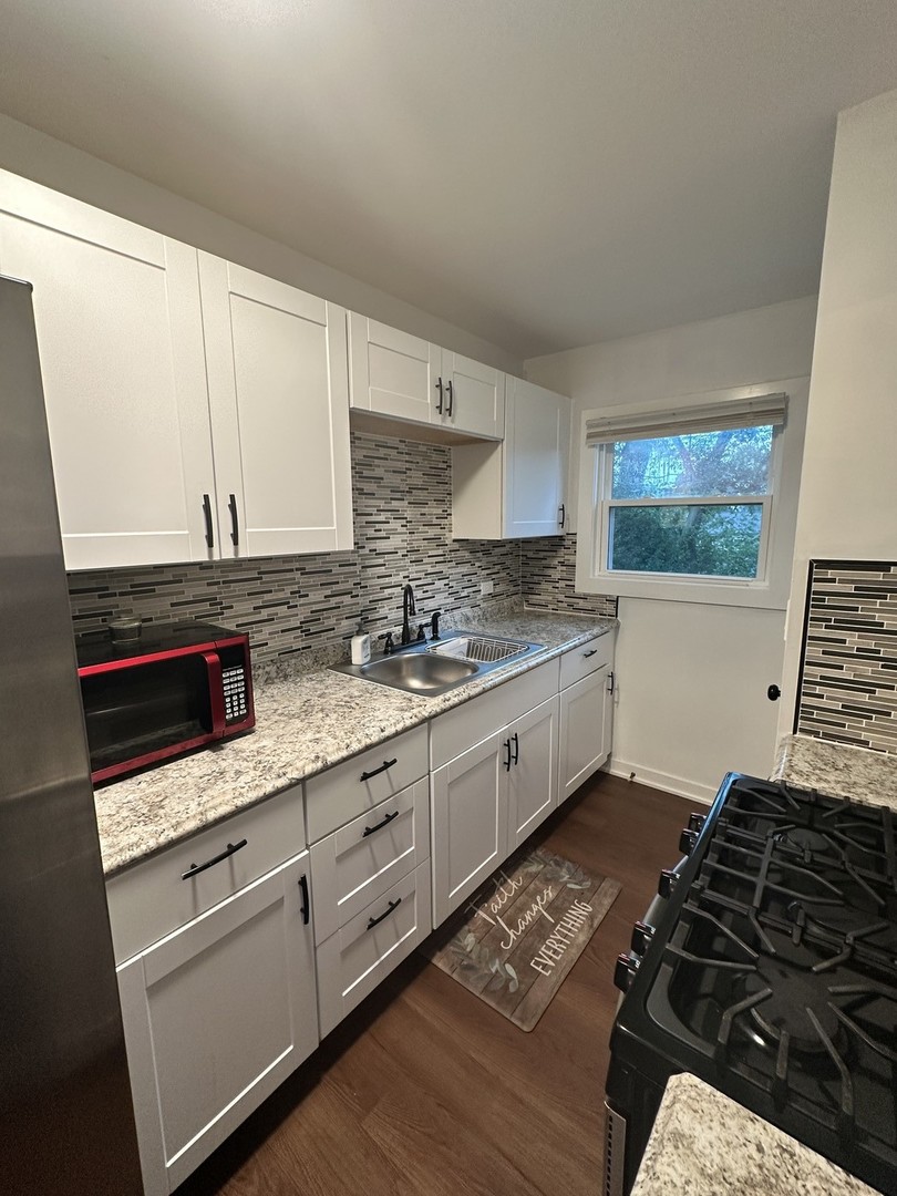 2613 N Lewis Avenue, Waukegan, IL 60087