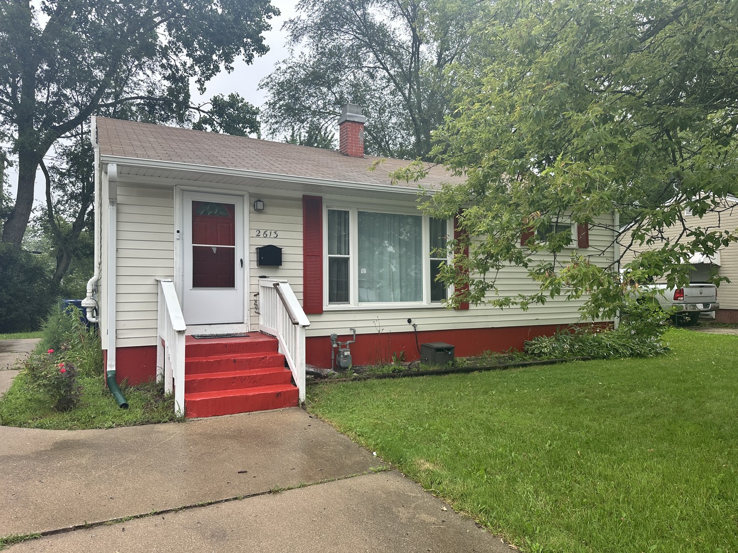 2613 N Lewis Avenue, Waukegan, IL 60087