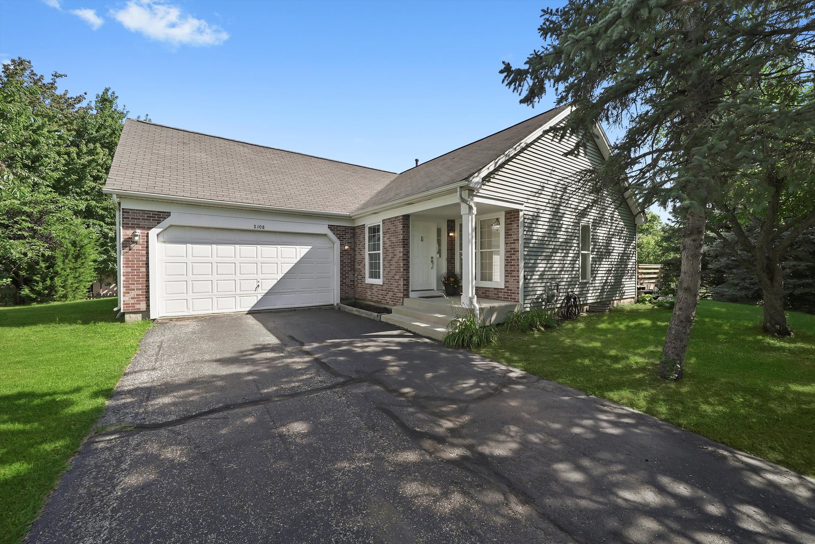 2108 Aspen Drive, Woodstock, IL 60098