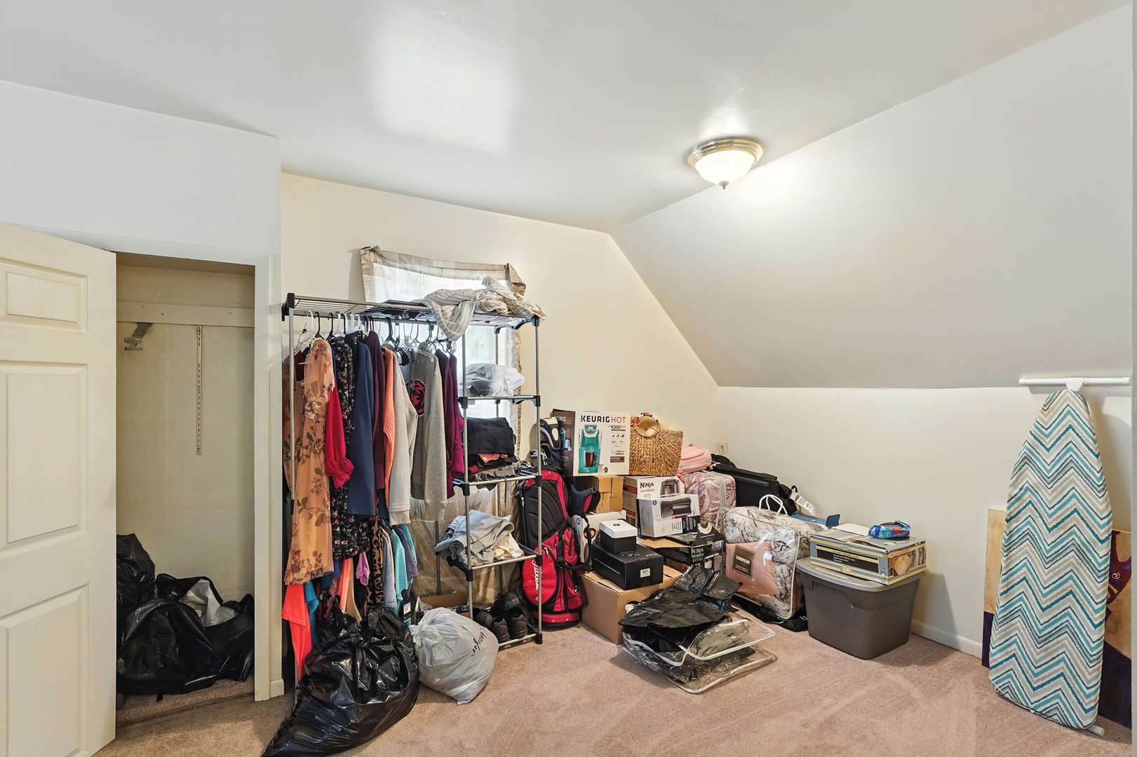 9040 W Delaware Parkway, Munster, IN 46321