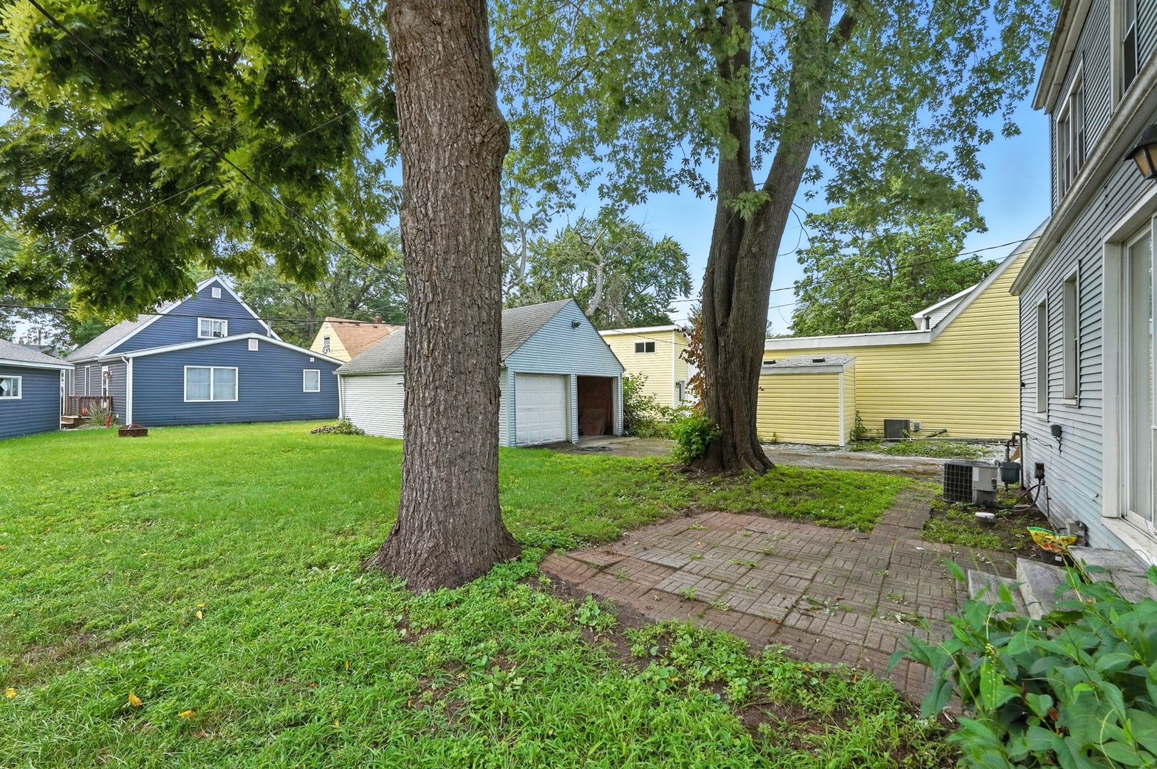 9040 W Delaware Parkway, Munster, IN 46321