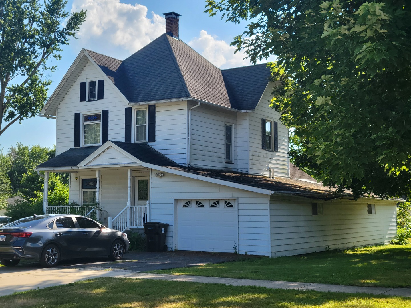 302 N Walnut Street, Wenona, IL 61377
