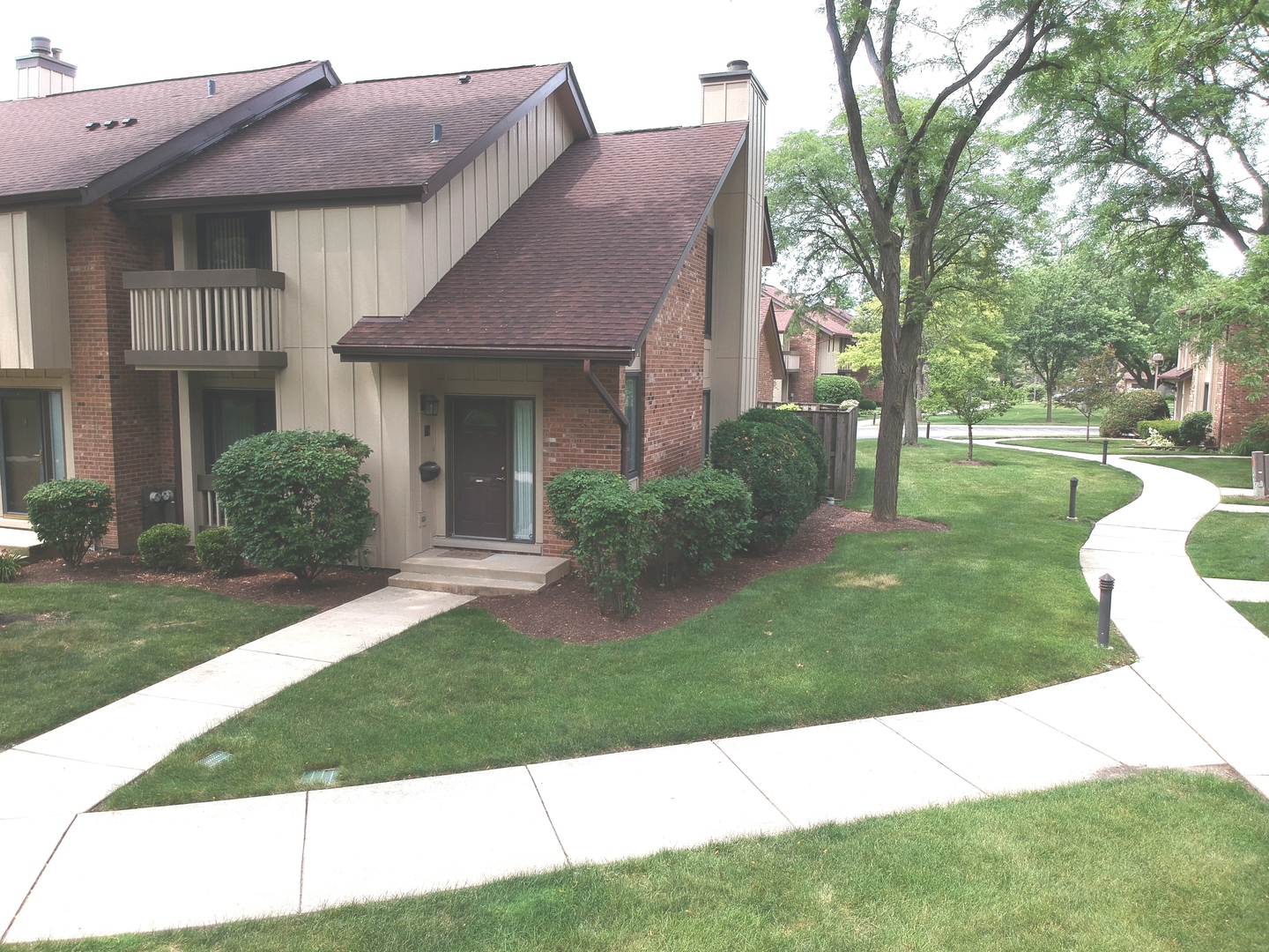 40 Kyle Court, Willowbrook, IL 60527