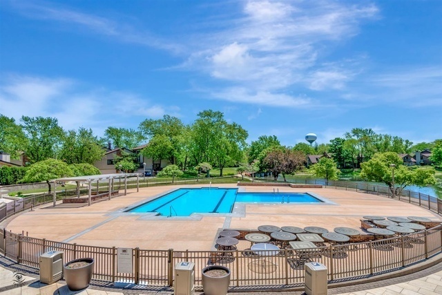 40 Kyle Court, Willowbrook, IL 60527