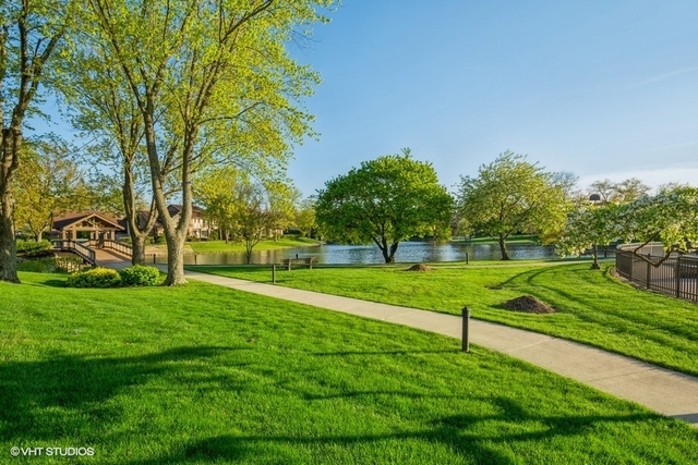 40 Kyle Court, Willowbrook, IL 60527
