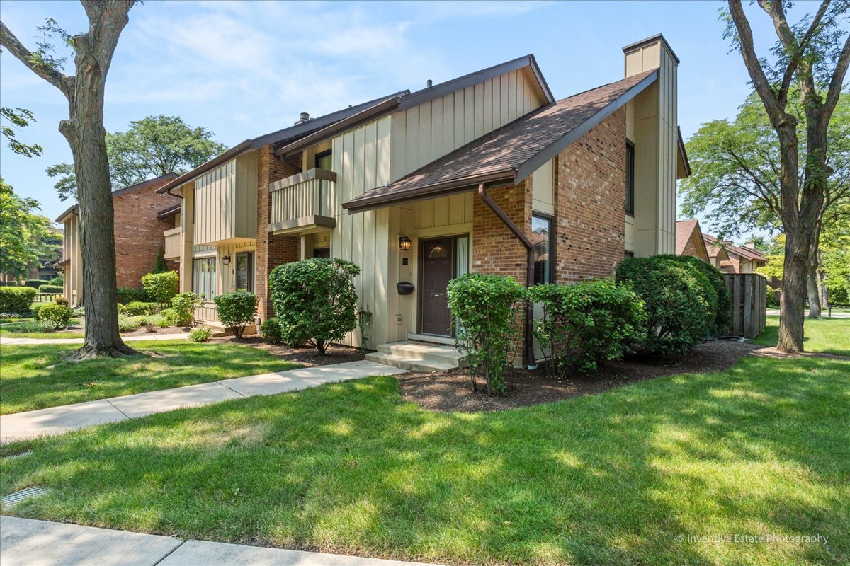 40 Kyle Court, Willowbrook, IL 60527