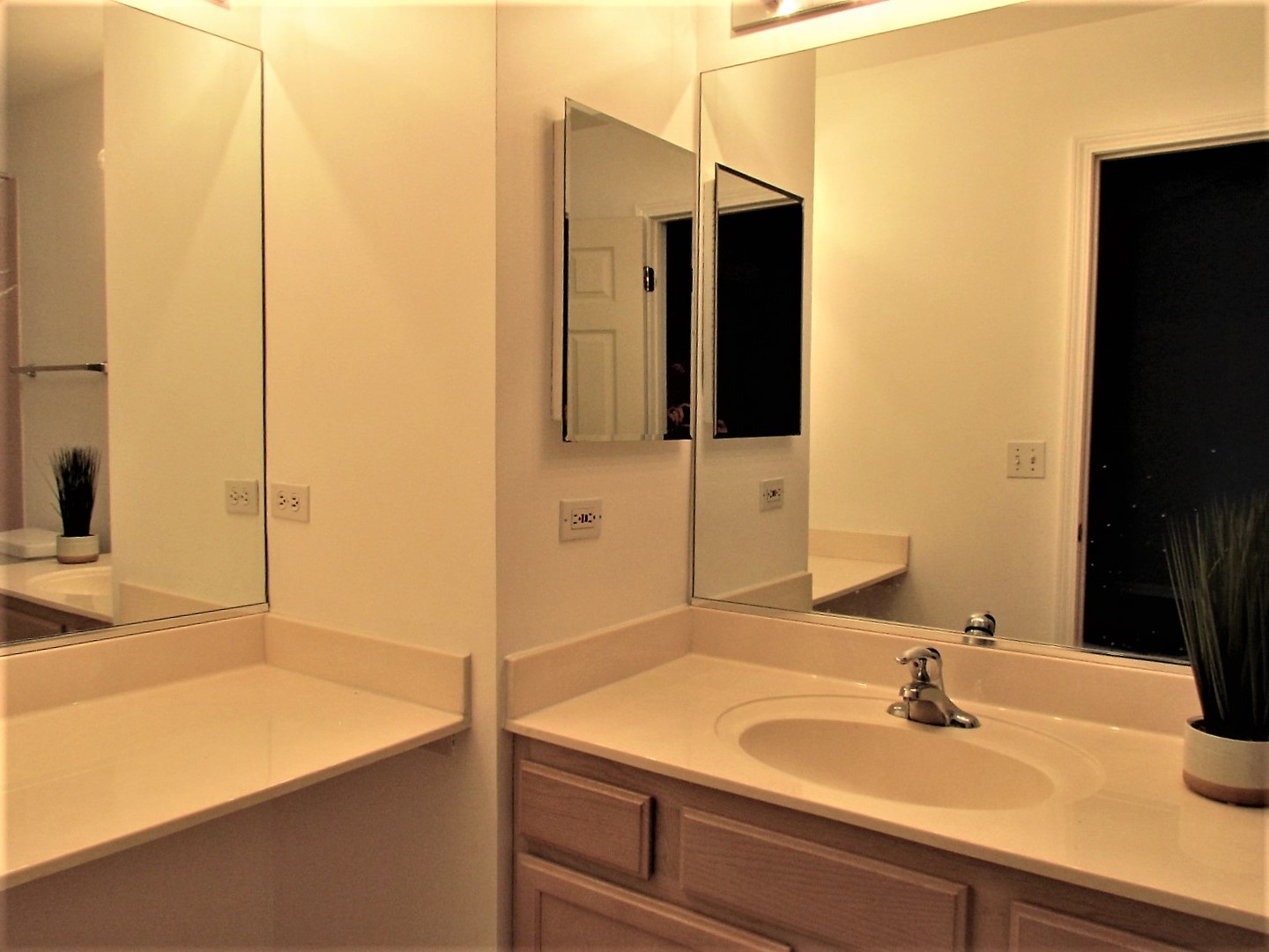 1596 N Saint Marks Place #1596, Palatine, IL 60067