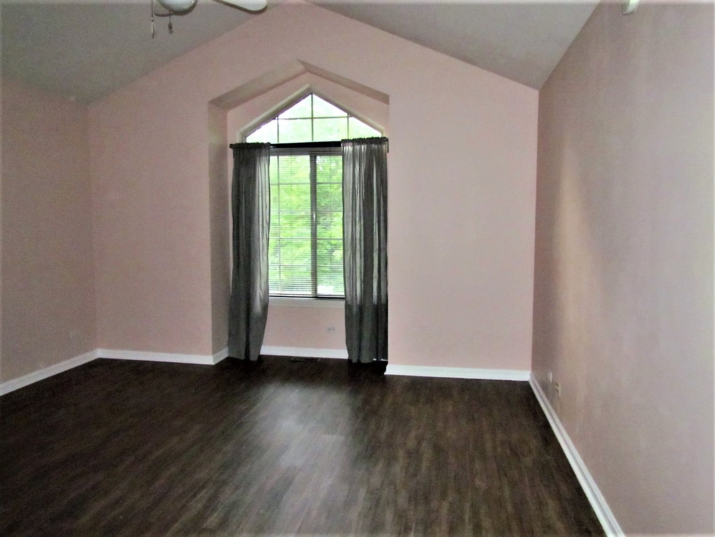 1596 N Saint Marks Place #1596, Palatine, IL 60067