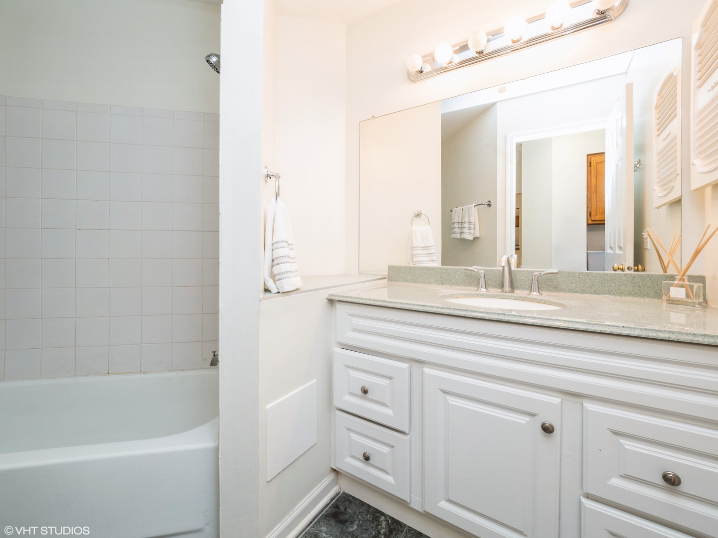 1810 Fox Run Drive #C, Elk Grove Village, IL 60007