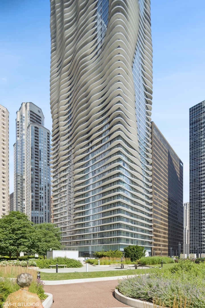 225 N Columbus Drive #6001, Chicago, IL 60601
