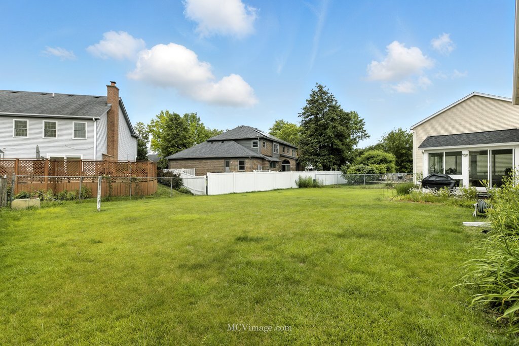 3835 Huntington Boulevard, Hoffman Estates, IL 60192