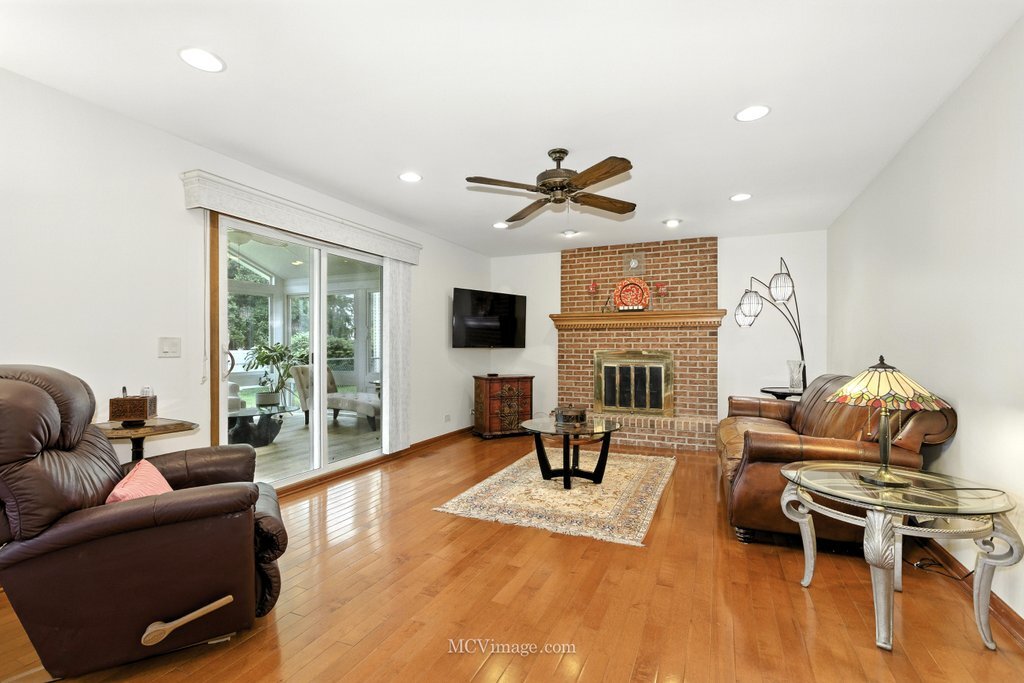 3835 Huntington Boulevard, Hoffman Estates, IL 60192
