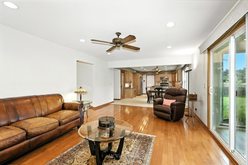 3835 Huntington Boulevard, Hoffman Estates, IL 60192