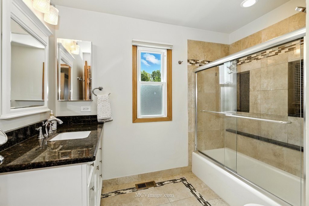 3835 Huntington Boulevard, Hoffman Estates, IL 60192