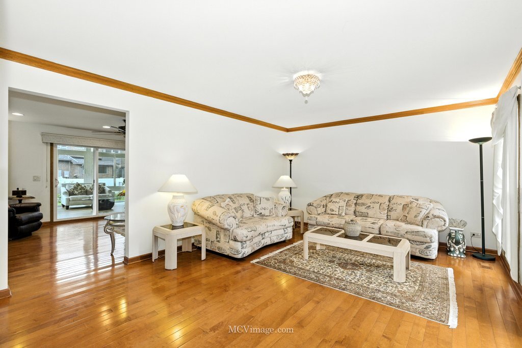 3835 Huntington Boulevard, Hoffman Estates, IL 60192