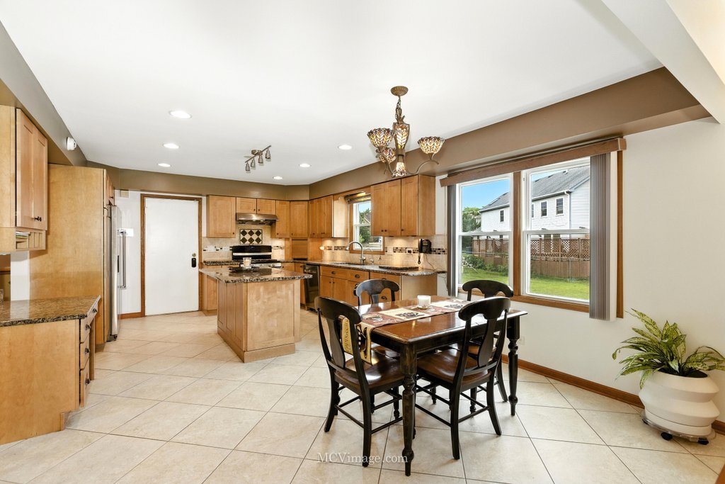 3835 Huntington Boulevard, Hoffman Estates, IL 60192