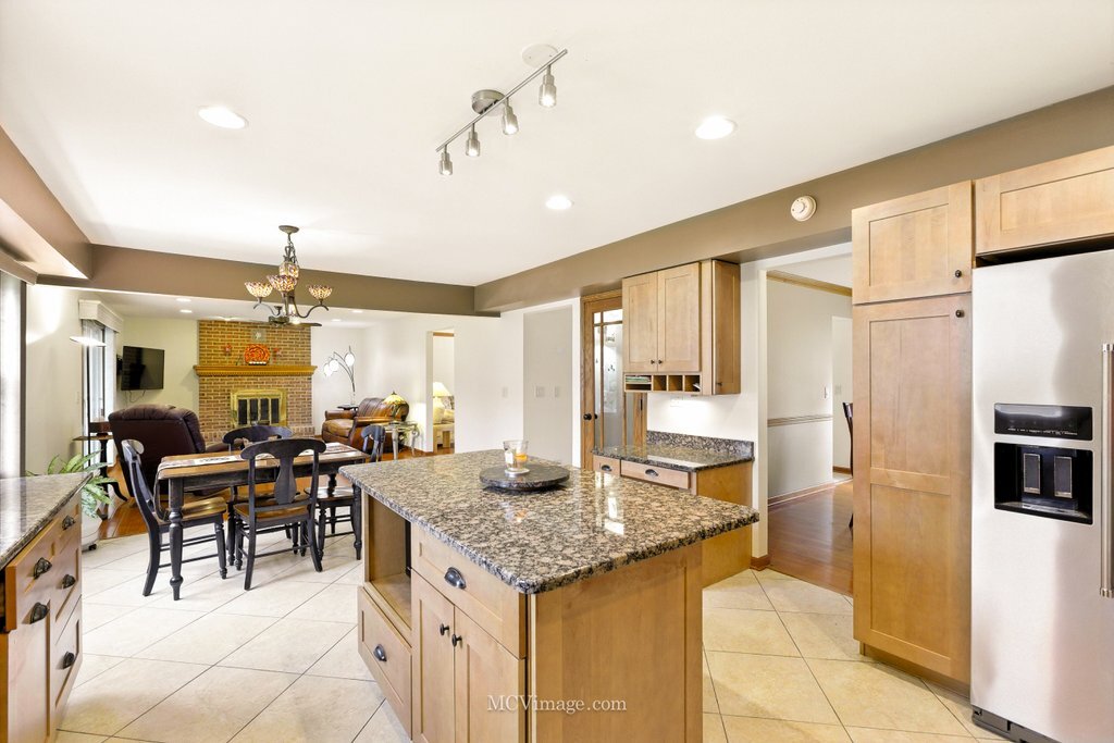 3835 Huntington Boulevard, Hoffman Estates, IL 60192
