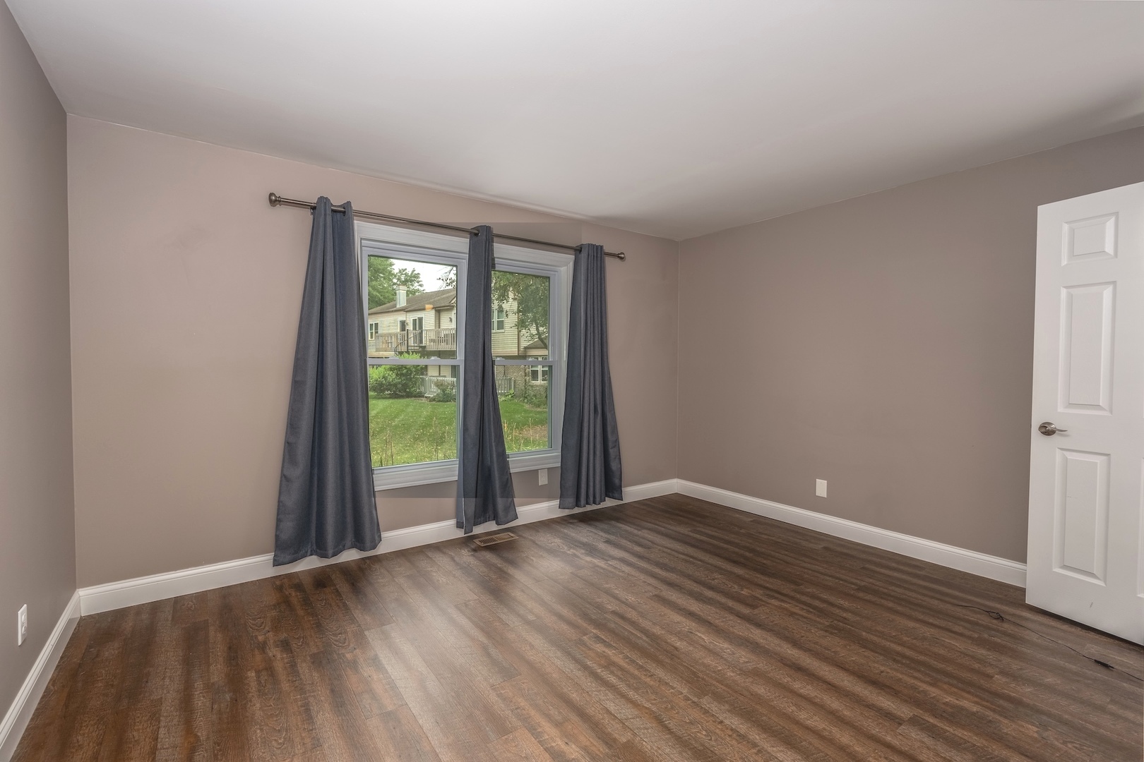 208 Millington Way #208, St. Charles, IL 60174