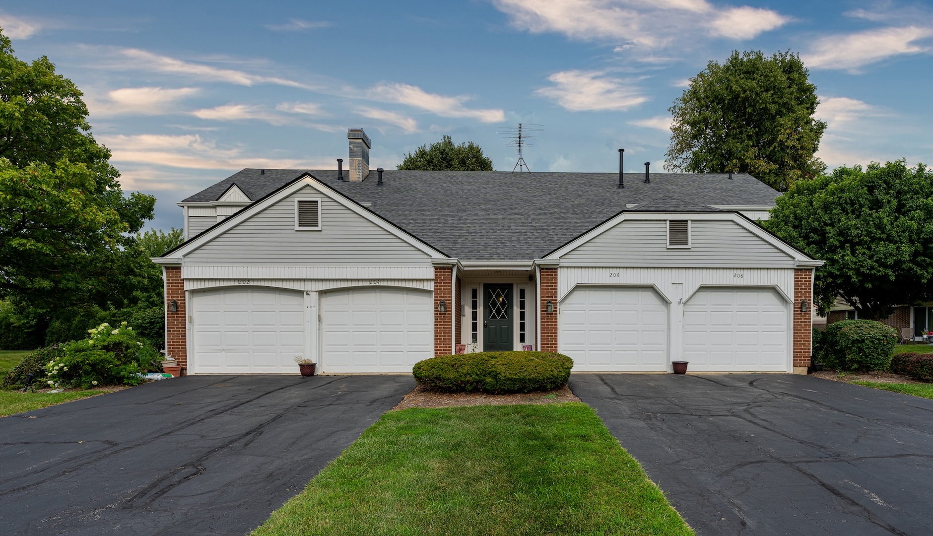 208 Millington Way #208, St. Charles, IL 60174